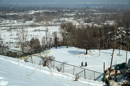 बडगाम में केंद्र के साथ कश्मीर घाटी में 4.8 तीव्रता का भूकंप, लोग घरों से बाहर निकले