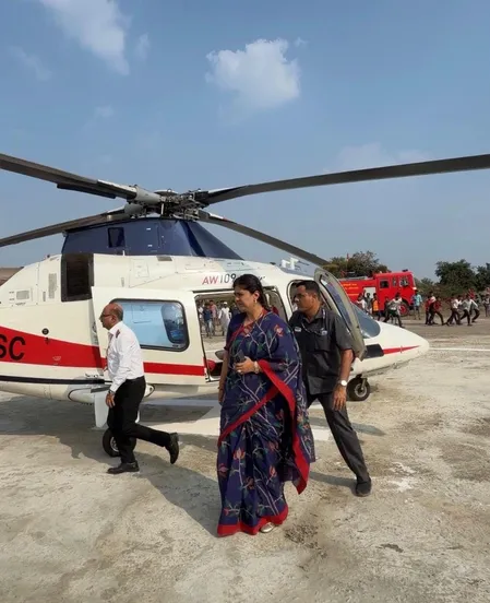 महाराष्ट्र: कैबिनेट मंत्री पंकजा मुंडे के हेलीकॉप्टर में तकनीकी खराबी आई