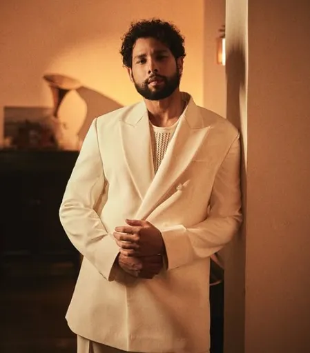 सिद्धांत चतुर्वेदी ने भाषा की रुकावट और शर्मिंदगी पर तोड़ी चुप्पी