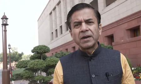 'गांधी परिवार' खुद को महात्मा गांधी की विरासत का उत्तराधिकारी बताने की कोशिश करता है'