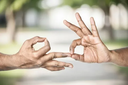 तनाव, चिंता और हाई ब्लड प्रेशर पर कंट्रोल, धर्मचक्र मुद्रा दिल‑दिमाग को बनाए स्वस्थ