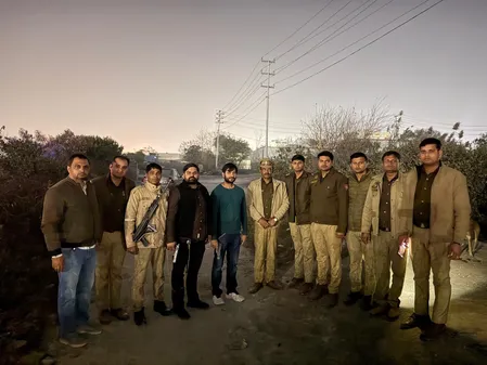 ग्रेटर नोएडा : पुलिस मुठभेड़, शातिर बदमाश घायल, भारी मात्रा में चोरी का सामान और हथियार बरामद