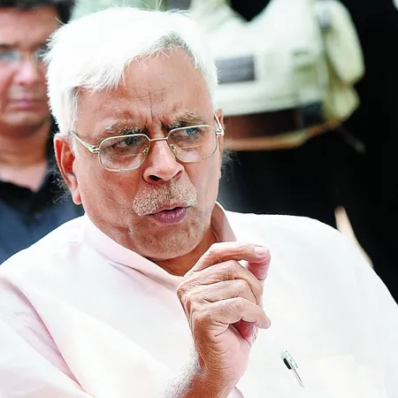 पप्पू यादव के समर्थन में उतरे राजद नेता शिवानंद तिवारी, गिरफ्तारी पर उठाए सवाल