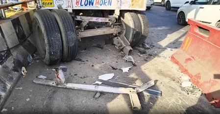 नई दिल्ली : एनएच-9 पर कार और कंटेनर में टक्कर, दो महिलाओं की मौत, तीन घायल