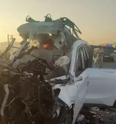 बेंगलुरु: भीषण सड़क हादसे में सात लोगों की दर्दनाक मौत, राष्ट्रीय राजमार्ग पर मची चीख-पुकार