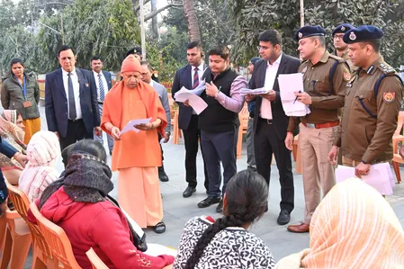 स्वास्थ्य सेवाओं में लापरवाही पर एक्शन: मुख्यमंत्री योगी बोले- 