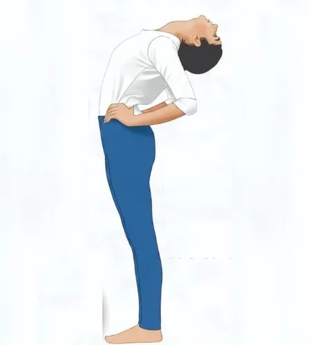 सांस के मरीज हों या बढ़ते वजन से परेशान, अर्द्धचक्रासन के पास है समाधान 