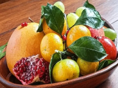 क्या मधुमेह में फल खाने से भी बढ़ रहा है शुगर का स्तर? जानें कौन से फल है अमृत