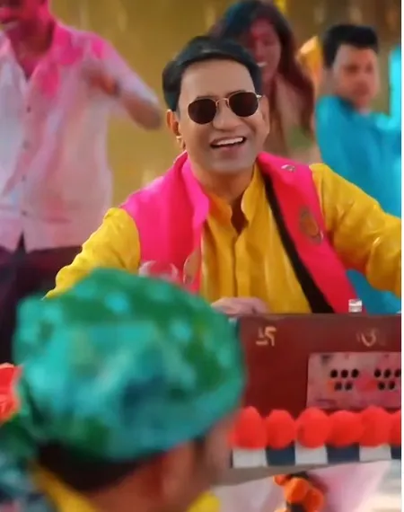 होली से पहले ही चढ़ा निरहुआ-आम्रपाली का खुमार, रिलीज हुआ 'अवध में होली'