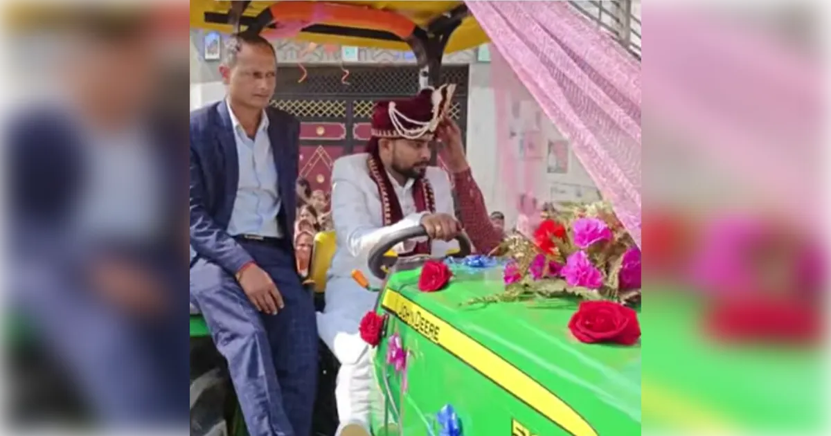 बिजनौर: लग्जरी कारों की जगह 'ट्रैक्टर' पर सवार होकर दुल्हन लेने पहुंचा दूल्हा, सादगी और किसान संस्कृति ने जीता सबका दिल