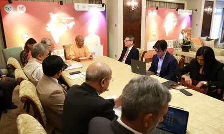 सिंगापुर: सीएम योगी की GIC सीईओ के साथ बैठक, यूपी में बड़े निवेश पर चर्चा