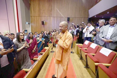 विश्व में जहां भी भारतीय मूल के लोग संकट में होते हैं, भारत उनके साथ खड़ा रहता है: सीएम योगी