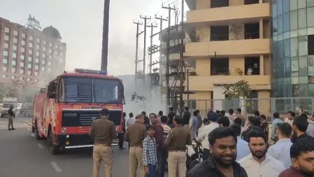 नोएडा सेक्टर-18 में बड़ा हादसा, ट्रांसफार्मर फटने से दो युवक गंभीर रूप से झुलसे