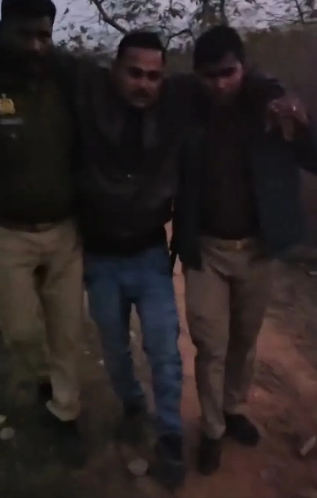 यूपी पुलिस का 'ऑपरेशन क्लीन': 25 हजार का इनामी गौ-तस्कर मुठभेड़ में घायल, पैर में लगी गोली