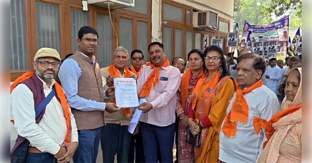 मुजफ्फरनगर में मोती झील में मछलियों के शिकार और शुकतीर्थ में मोबाइल टावर के खिलाफ हिंदू संगठन का हल्लाबोल