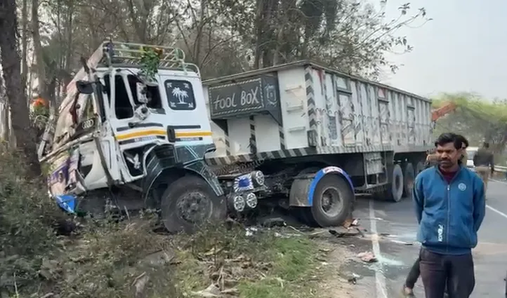 मुजफ्फरनगर: गंगनहर पटरी मार्ग पर ट्रक और पिकअप की भीषण भिड़ंत, दो बुजुर्गों की मौत, 18 मजदूर घायल