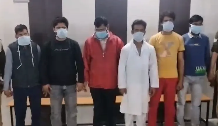 गाजियाबाद में चुनावी रंजिश को लेकर दो गुटों में खूनी संघर्ष, जमकर चले ईंट-पत्थर