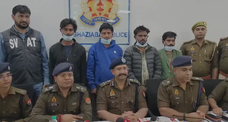 गाजियाबाद: 27 लाख के चोरी के सरिए के साथ अंतरराज्यीय गिरोह का पर्दाफाश, वजन घटाने के लिए इस्तेमाल करते थे रिमोट वाली चिप