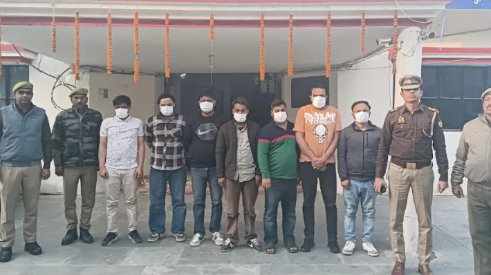 नोएडा गार्डन गैलरिया मॉल में बार के अंदर मारपीट, बाउंसरों की पिटाई का वीडियो वायरल, 7 गिरफ्तार