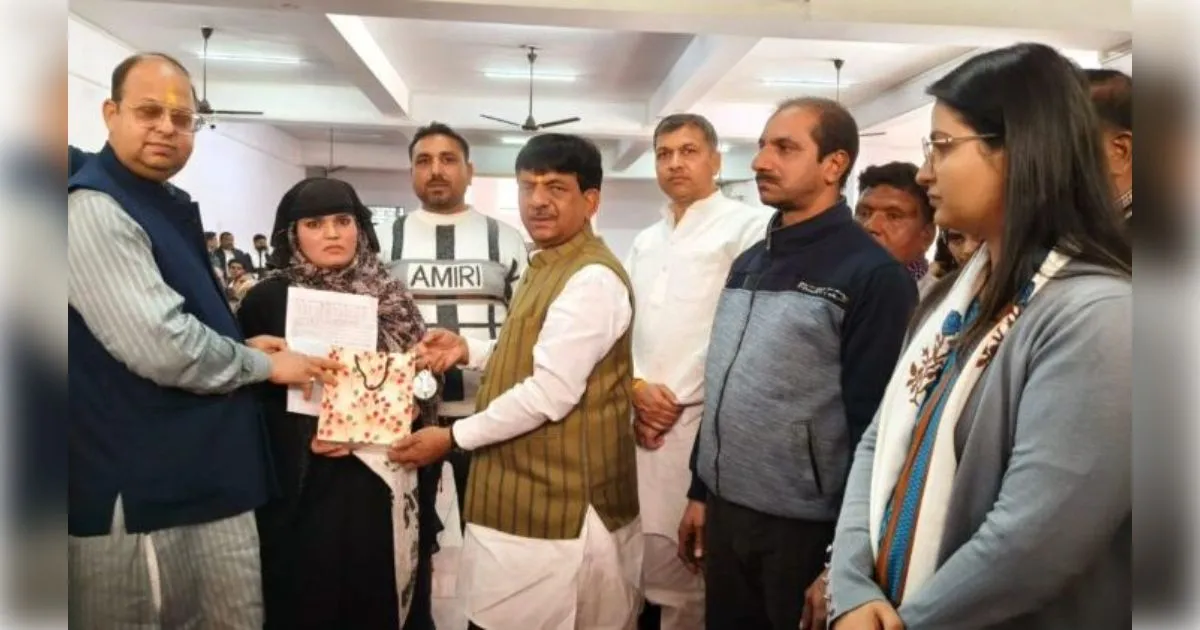 होली और रमजान से पहले गरीबों को मिला अपना आशियाना, मंत्री कपिल देव ने सौंपी 224 आवासों की चाबियां