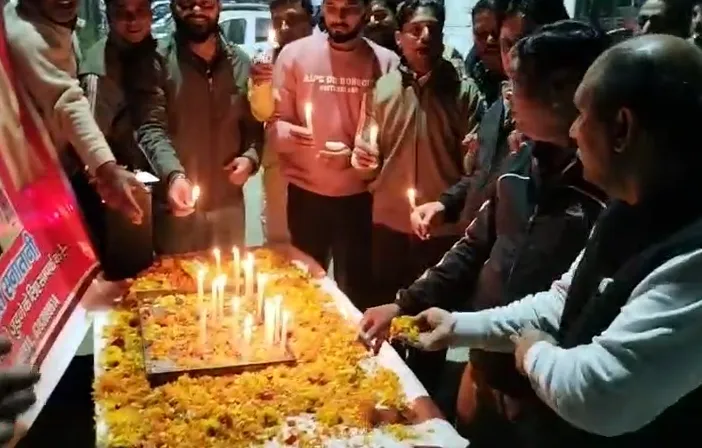 शामली में हिंदू रक्षा दल ने पुलवामा शहीदों को दी श्रद्धांजलि, 14 फरवरी को बताया ब्लैक डे