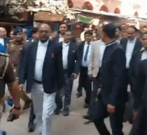 लखनऊ, काशी समेत 5 कोर्ट में बम धमकी, कोर्ट परिसरों को खाली कराया; ATS-STF जांच में जुटी