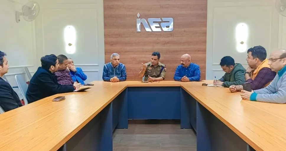 नोएडा में उद्यमियों व अग्निशमन विभाग के अधिकारियों की हुई बैठक, आग से बचाव के लिए श्रमिकों को दी जायेगी ट्रेनिंग 