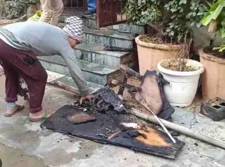 गाजियाबाद: भाजपा नेता के आवास पर हमला, केमिकल बम से घर में लगी भीषण आग