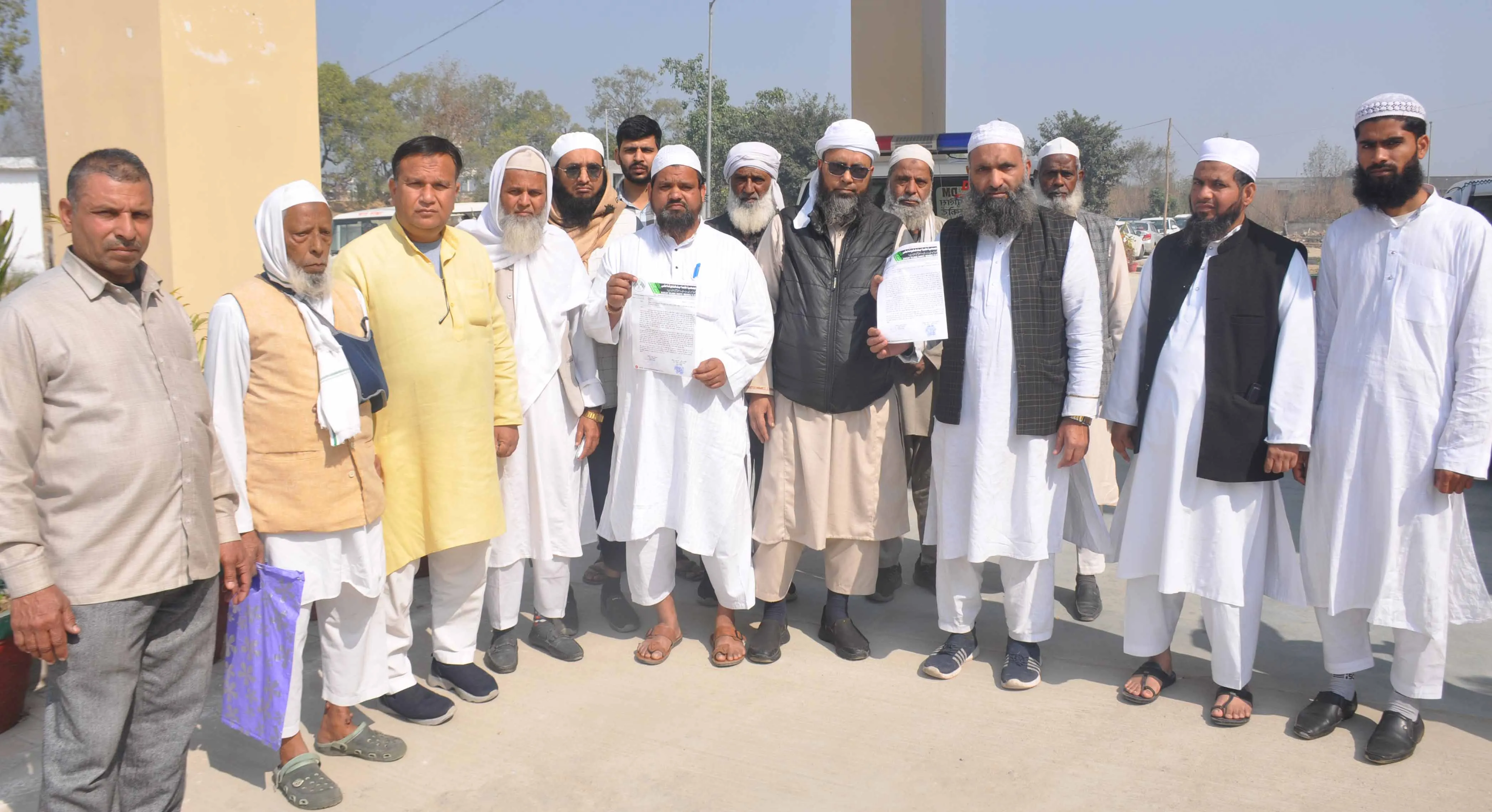 शामली: मस्जिदों के लाउडस्पीकर मामले में जमीयत उलेमा ने डीएम को सौंपा ज्ञापन