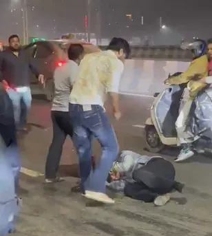 गाजियाबाद: एनएच-9 पर कार सवार युवक को बेरहमी से पीटा, नकदी और सोने की चेन लूटी