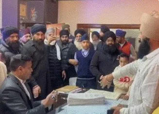   रामपुर: 'बैड टच' करने वाले प्रिंसिपल की स्कूल में धुनाई, पॉक्सो एक्ट के तहत भेजा गया जेल