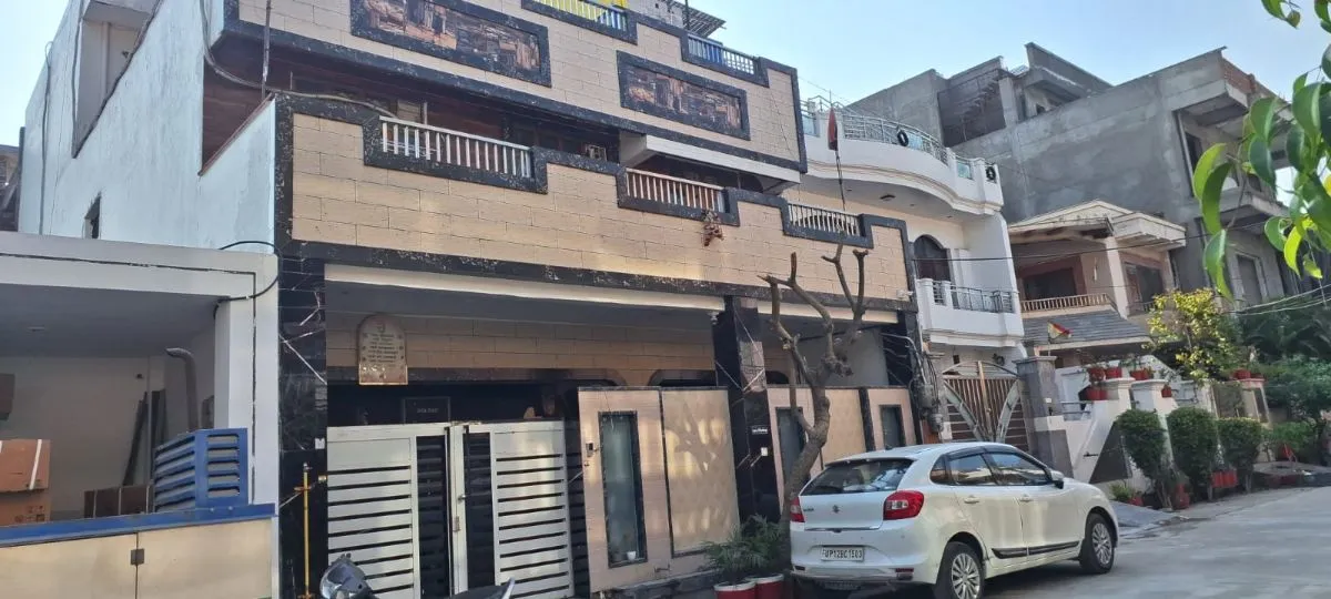 मुजफ्फरनगर में बड़े पेपर कारोबारी के आवास पर आयकर विभाग का बड़ा छापा, मची खलबली