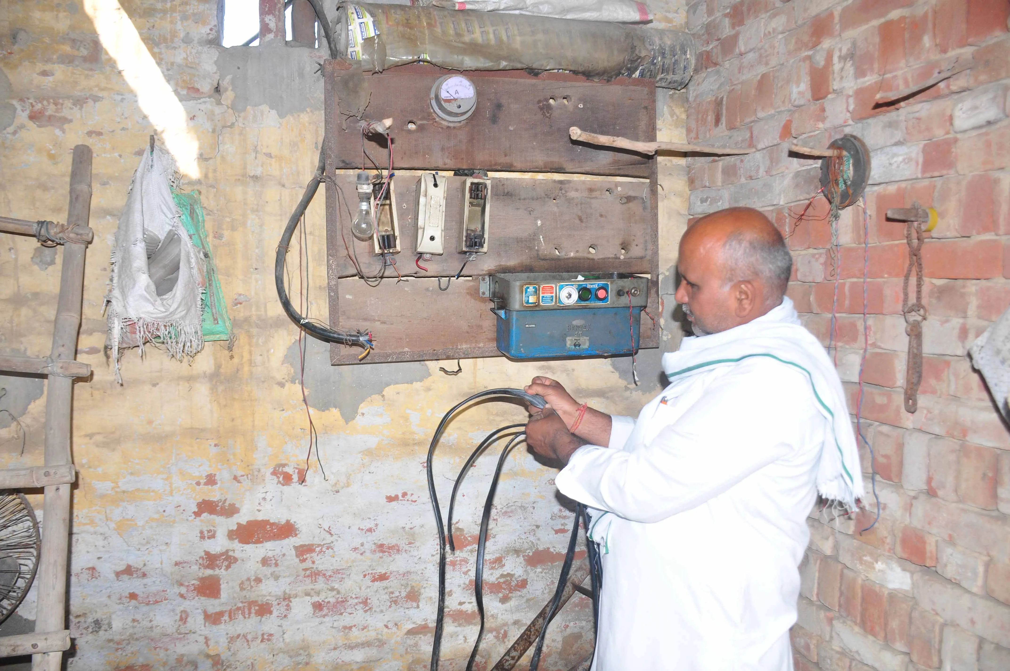 शामली में किसानों के टयूवैलों और सरकारी नलकूपों से लाखों की चोरी, पुलिस जांच में जुटी