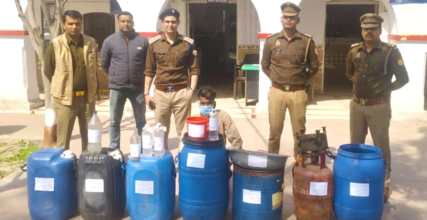 सहारनपुर: बड़गांव में अवैध शराब की भट्टी पकड़ी गई, 150 लीटर कच्ची शराब बरामद