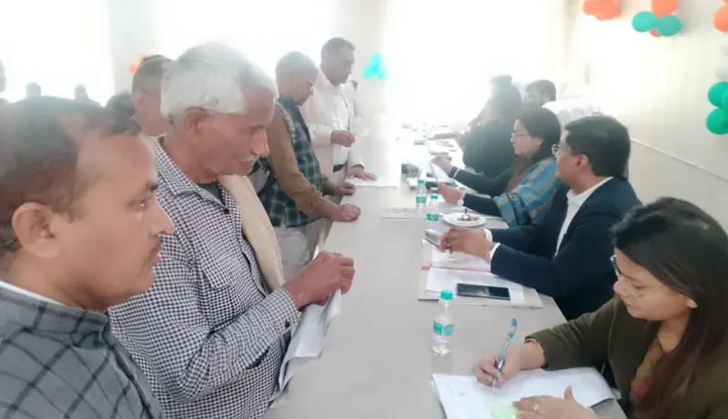 नोएडा: संपूर्ण समाधान दिवस में दर्ज हुई 205 शिकायतें, केवल 10 का मौके पर निस्तारण