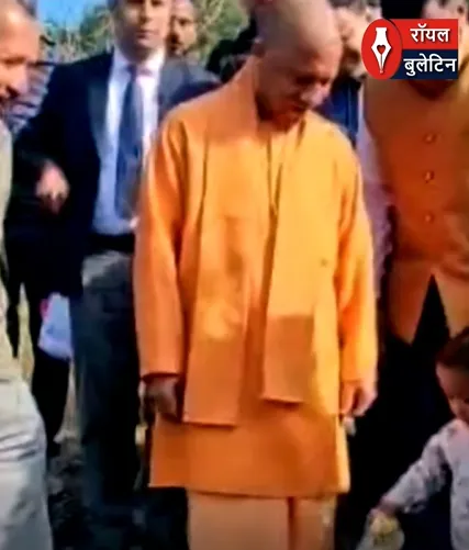 पैतृक गाँव में ‘योगी दादा’! बच्चों संग मस्ती, कैमरे में कैद मज़ेदार पल