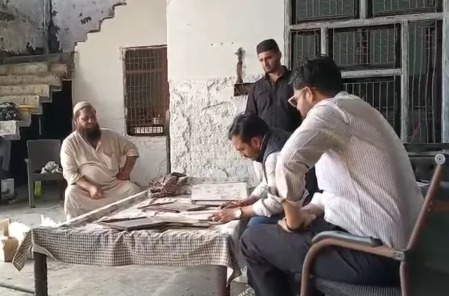 मुजफ्फरनगर: चरथावल रोड पर अवैध 'काला तेल' प्लांट सील, प्रदूषण और अग्नि हादसों के बाद प्रशासन का कड़ा प्रहार