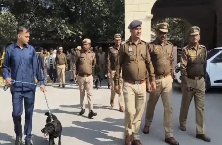 मुरादाबाद: अमरोहा धमकी पत्र के बाद कचहरी परिसर में हाई अलर्ट घोषित, चलाया गया सघन सर्च ऑपरेशन