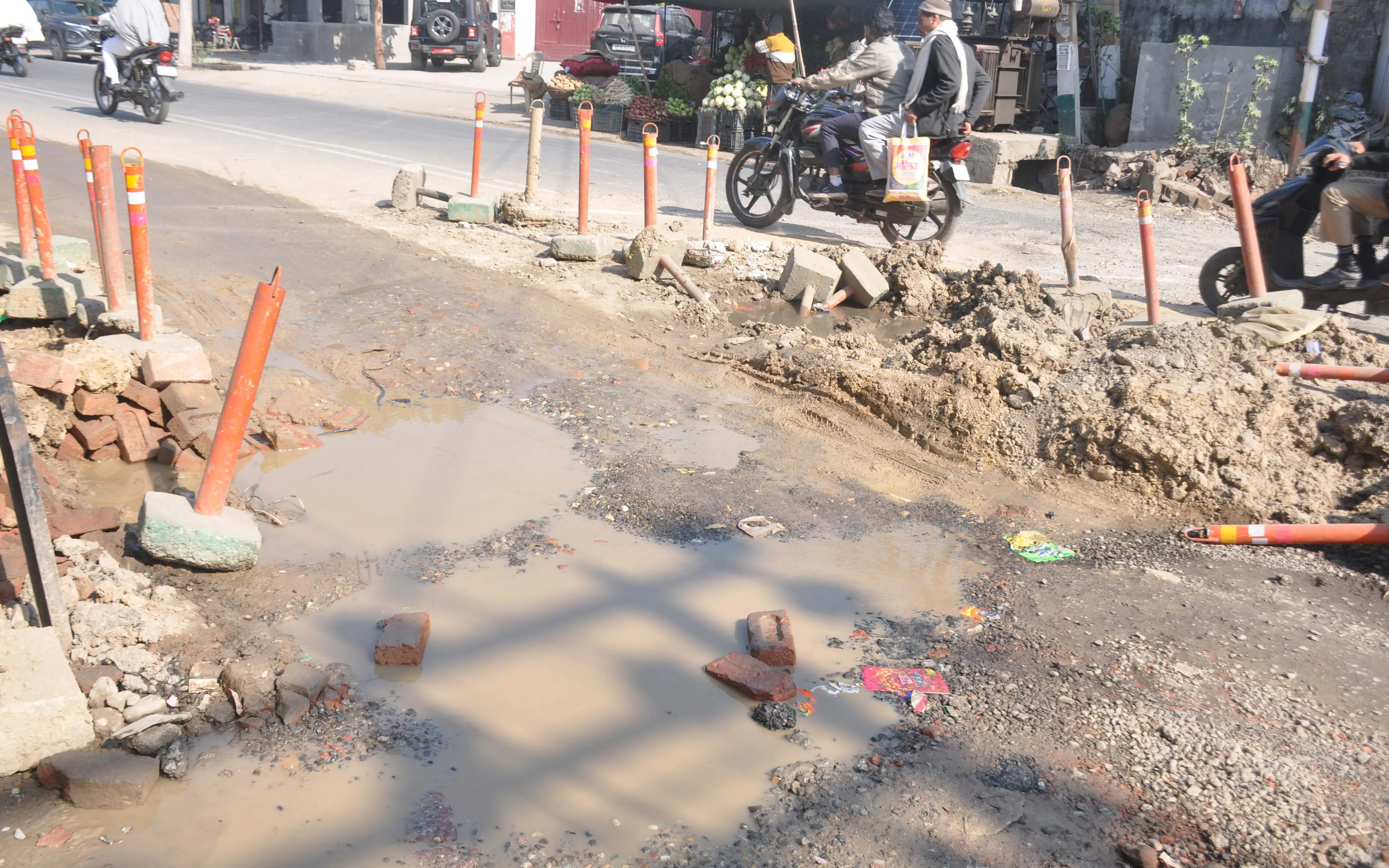 शामली: नगर पालिका की मुख्य पाइपलाइन लीकेज से जलापूर्ति बाधित