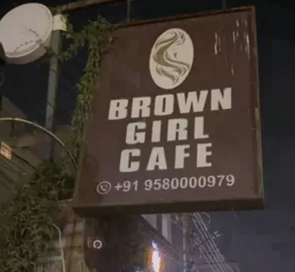 लखनऊ: कैफे की आड़ में सेक्स रैकेट का भंडाफोड़, लड़कियों को ब्लैकमेल कर धकेला दलदल में