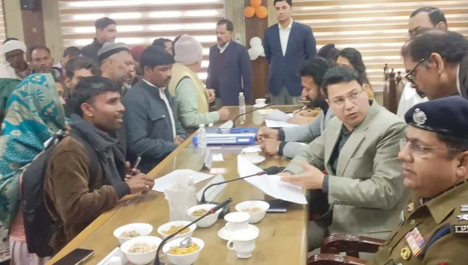 शामली में निजी अस्पताल पर गंभीर लापरवाही का आरोप, मंडलायुक्त से की गई शिकायत