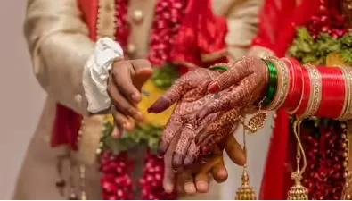 बारात से पहले दुल्हन गायब! परिवार ने लगाया अपहरण का आरोप, वीडियो में युवती ने बताई अलग कहानी