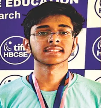 मेरठ के उत्कर्ष खोखर ने जेईई मेन में लहराया परचम, प्रदेश में प्रथम और देश में हासिल की 13वीं रैंक