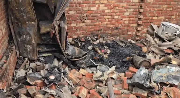 आधी रात सिलेंडर ब्लास्ट से दहला मुजफ्फरनगर, तेज धमाके में उड़ी छत, लाखों का सामान राख