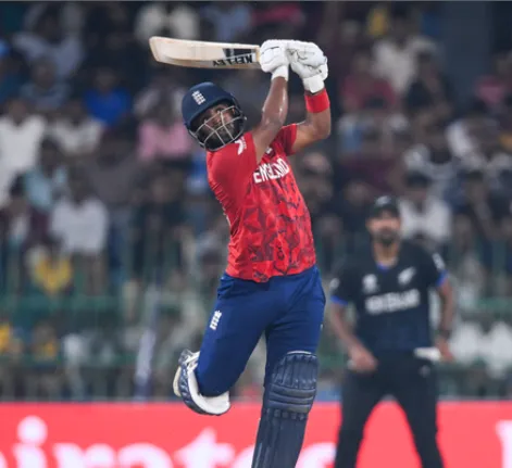 टी20 वर्ल्ड कप: पाकिस्तान मूल के खिलाड़ी ने वो कमाल कर दिया, जो पूरी पाक टीम नहीं कर पाई 