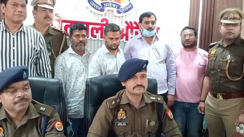 औरैया में फर्जी जीएसटी फर्म गिरोह का भंडाफोड़, चार आरोपित गिरफ्तार