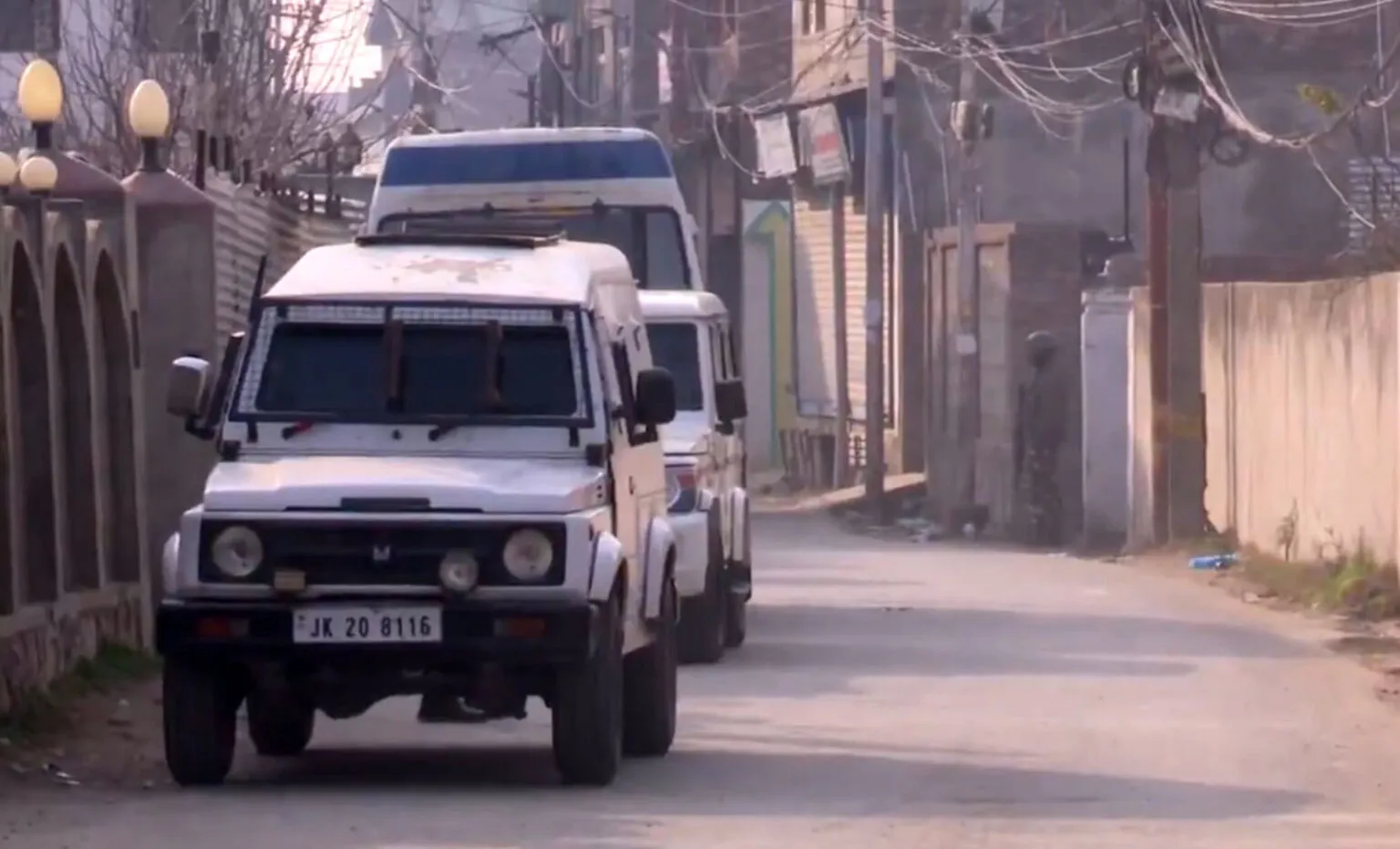 श्रीनगर में NIA की बड़ी कार्रवाई: रिटायर्ड कर्मचारी के घर पर छापा, टेरर फंडिंग के सबूत मिले