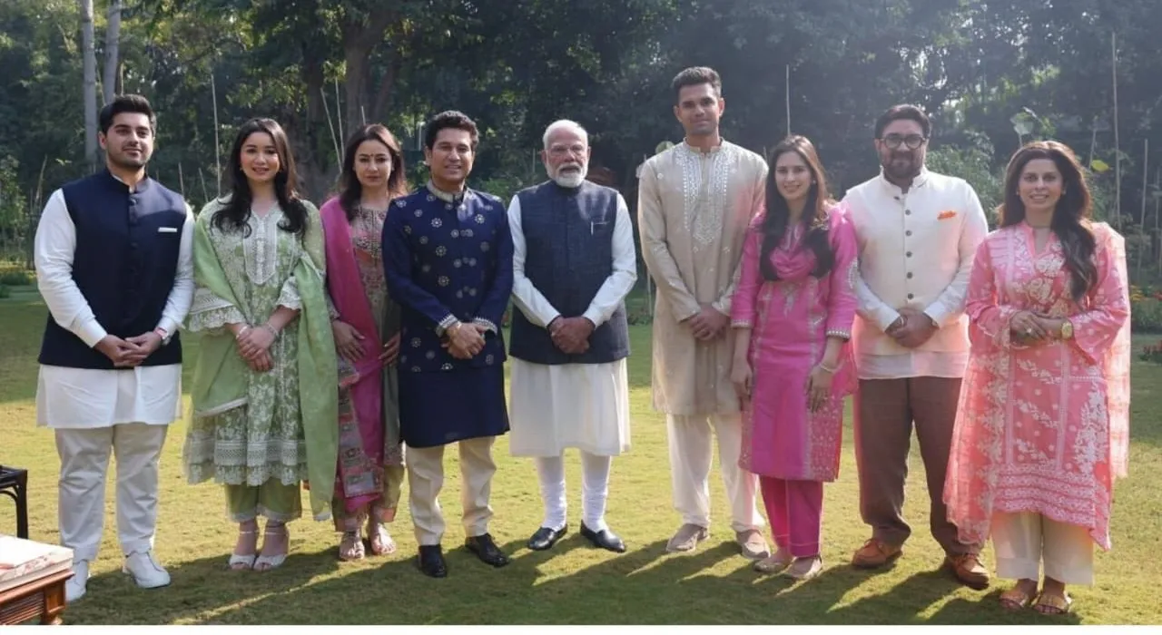 PM मोदी और सोनिया से मिले सचिन तेंदुलकर, बेटे की शादी का दिया निमंत्रण