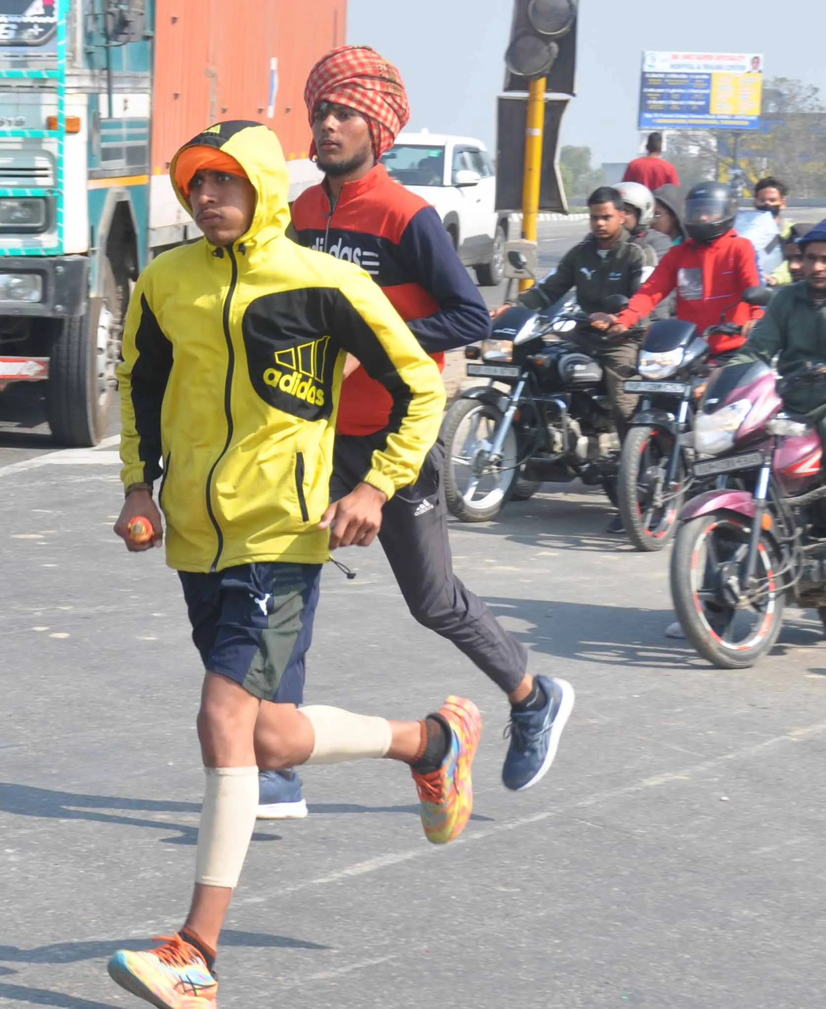 शामली में महाशिवरात्रि से पूर्व कांवड़ियों का सैलाब, शिवालयों में सजावट और सुरक्षा व्यवस्था