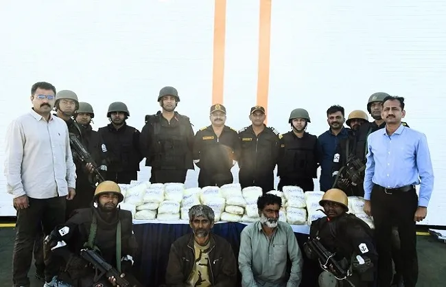 तस्करी पर तगड़ा प्रहार! आईसीजी और गुजरात एटीएस ने समुद्री सीमा से ₹1000 करोड़ से अधिक की क्रिस्टलाइन ड्रग बरामद किया